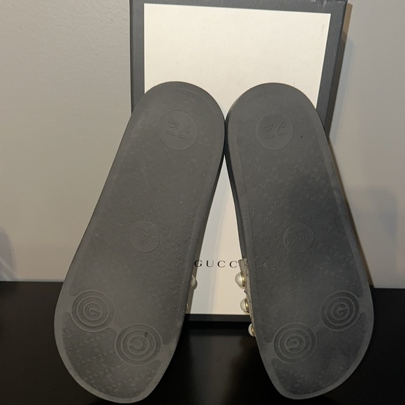 100% Authentic Gucci Pearl Slides - Picture 7 of 8
